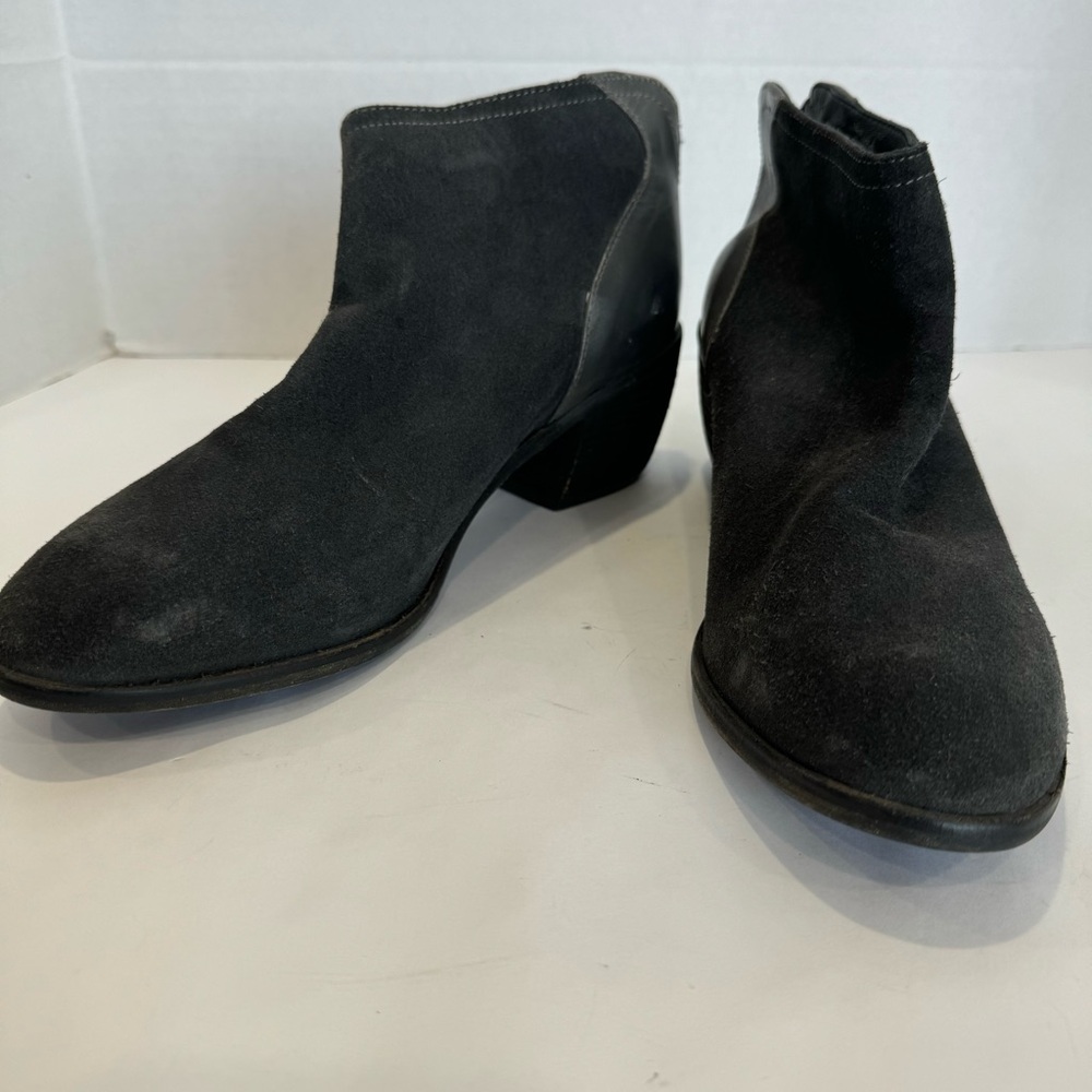 CHARLES by Charles David size 12 ankle boot dark gray color suede leather trim